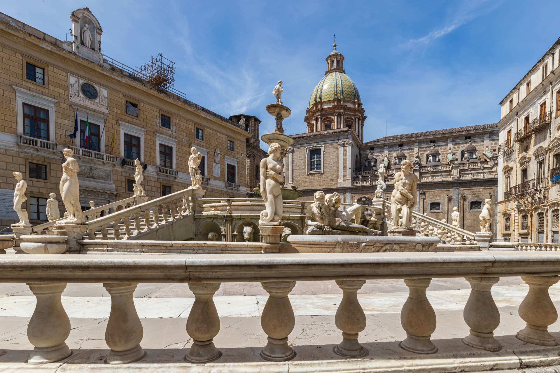 A wedding in Palermo — Piazza Pretoria and the historic centre
